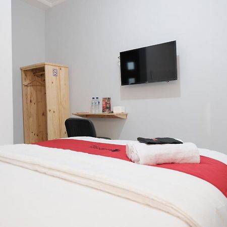 Reddoorz Syariah Near Siloam Hospital Kebon Jeruk Otel Cakarta Dış mekan fotoğraf