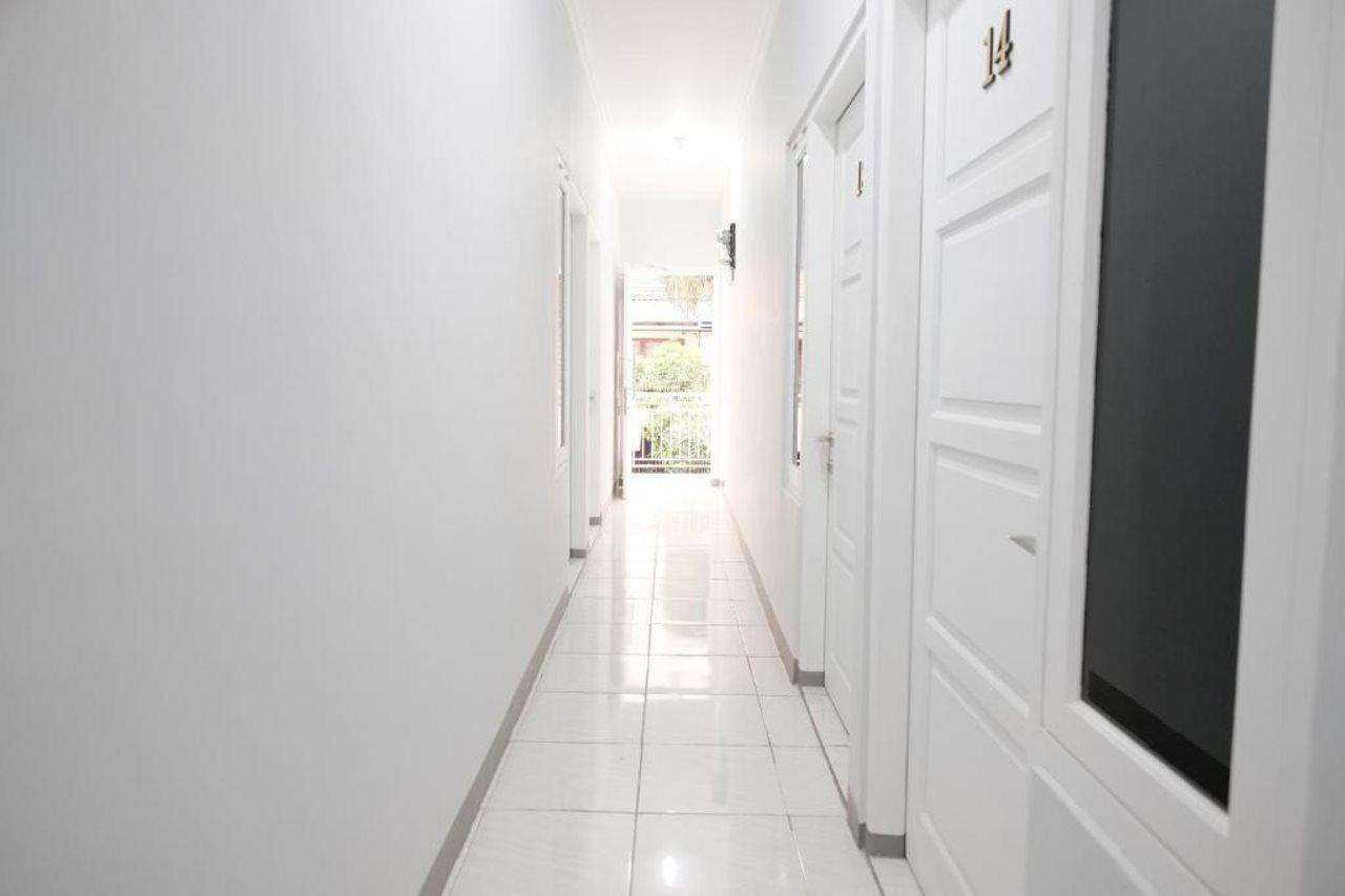 Reddoorz Syariah Near Siloam Hospital Kebon Jeruk Otel Cakarta Dış mekan fotoğraf