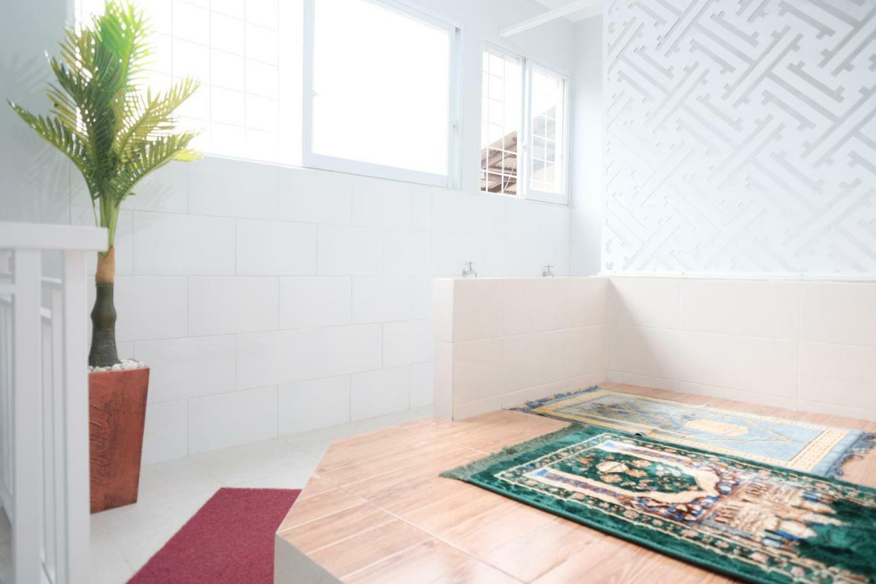 Reddoorz Syariah Near Siloam Hospital Kebon Jeruk Otel Cakarta Dış mekan fotoğraf