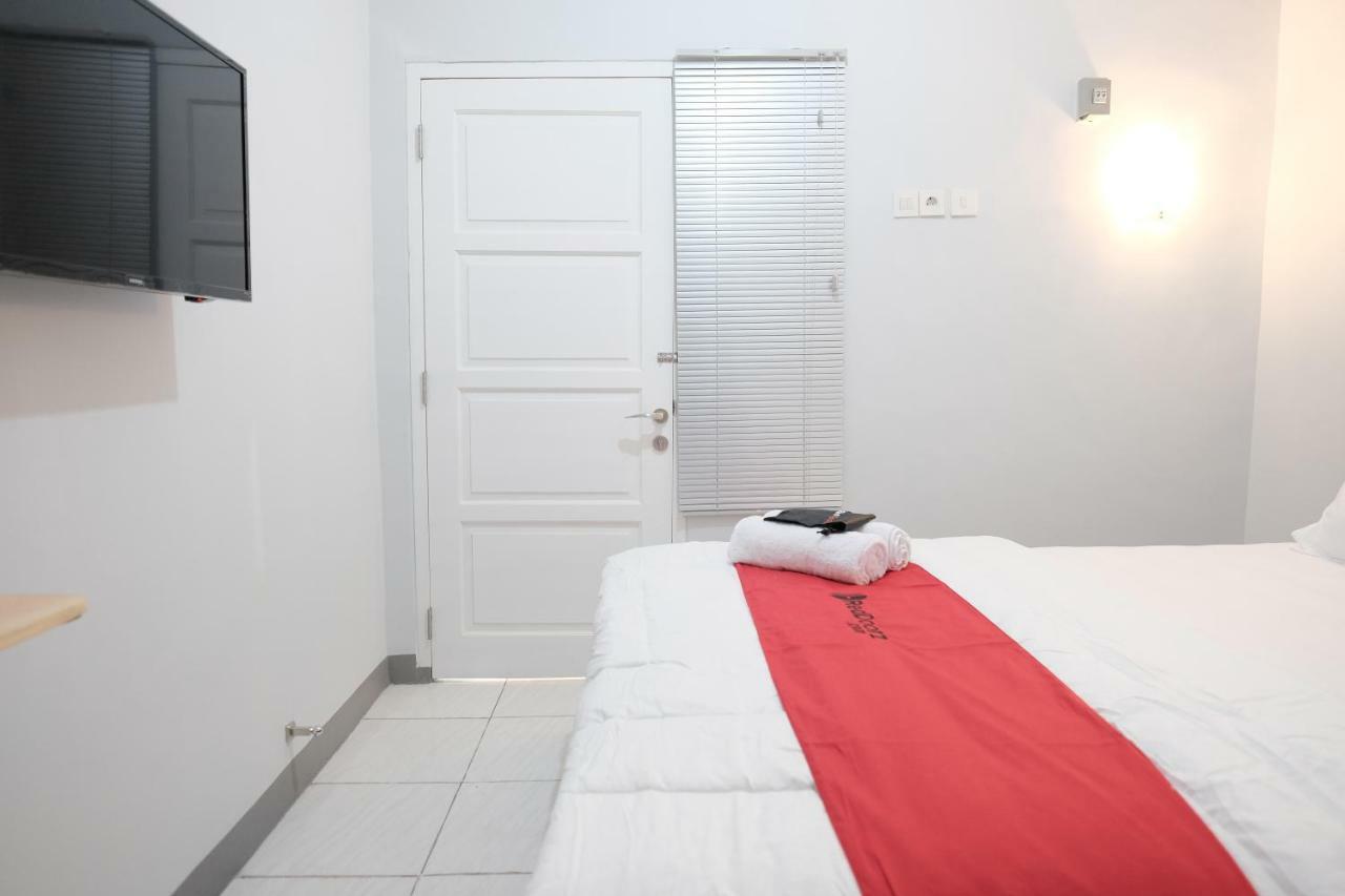 Reddoorz Syariah Near Siloam Hospital Kebon Jeruk Otel Cakarta Dış mekan fotoğraf